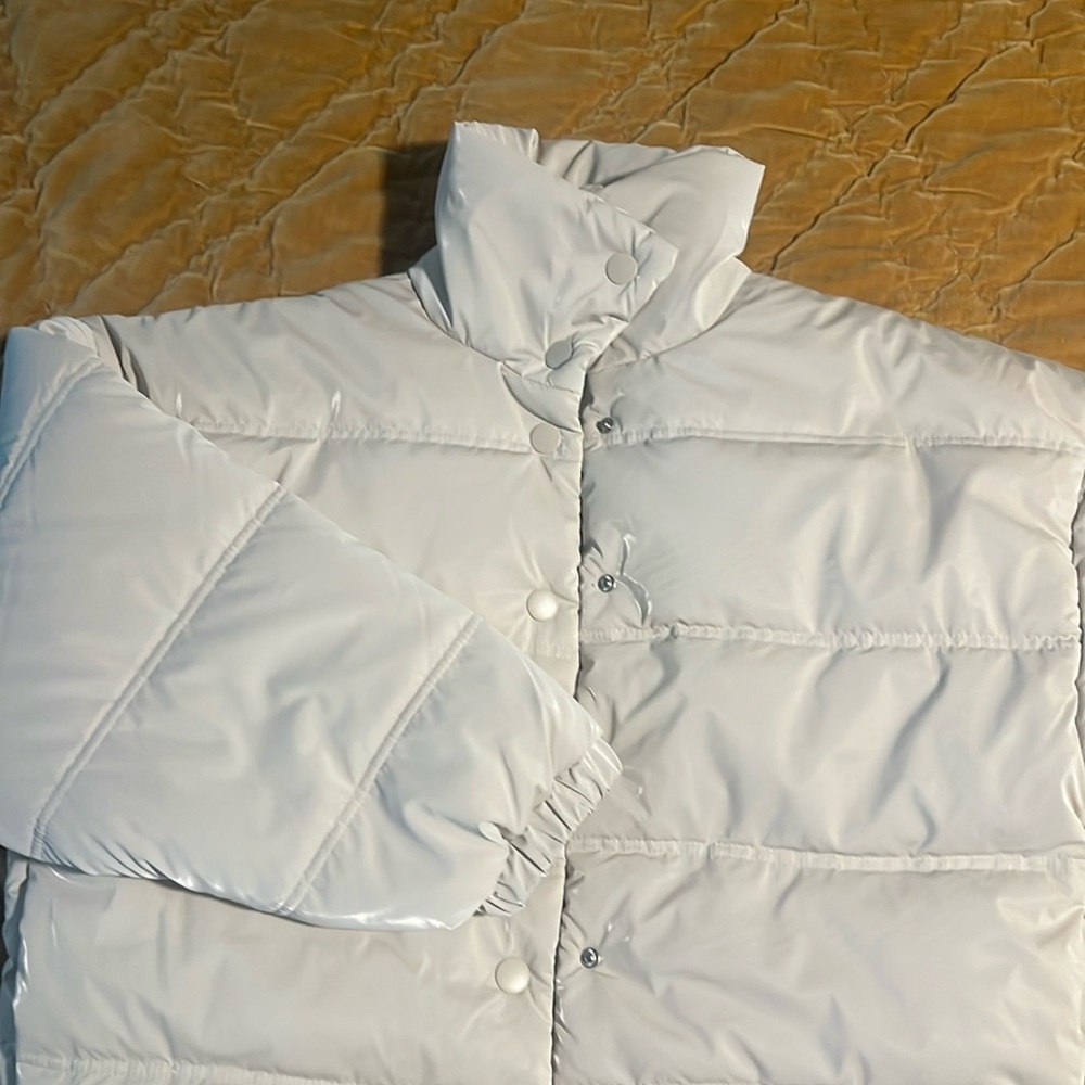 Wild Fable women’s puffer jacket crop size S white barely used NWOT